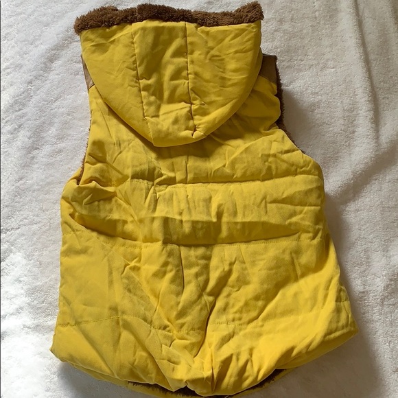 Yellow hooded lightweight vest sz M (runs small) - Picture 8 of 8